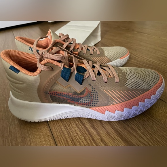 Kobe Nike’s pastel - Picture 1 of 3